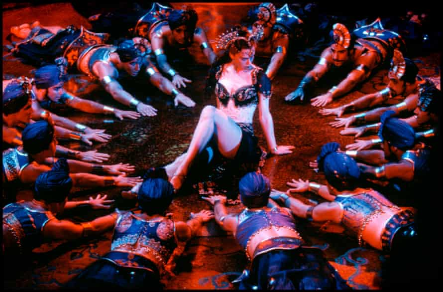 ¡Nicole Kidman en una escena de la exitosa película Moulin Rouge de Luhrmann!