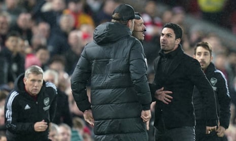 Liverpool’s manager Jürgen Klopp argues with Arsenal’s manager Mikel Arteta.