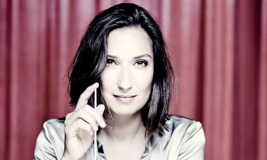 Ariane Matiakh conducts the Basel Symphony Orchestra.