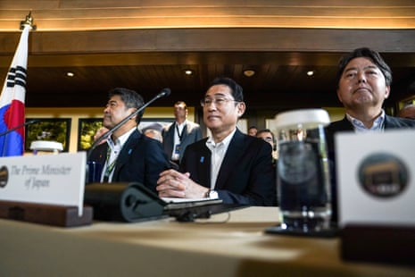 Japanese Prime Minister Fumio Kishida (C) attends a trilateral summit at Camp David.