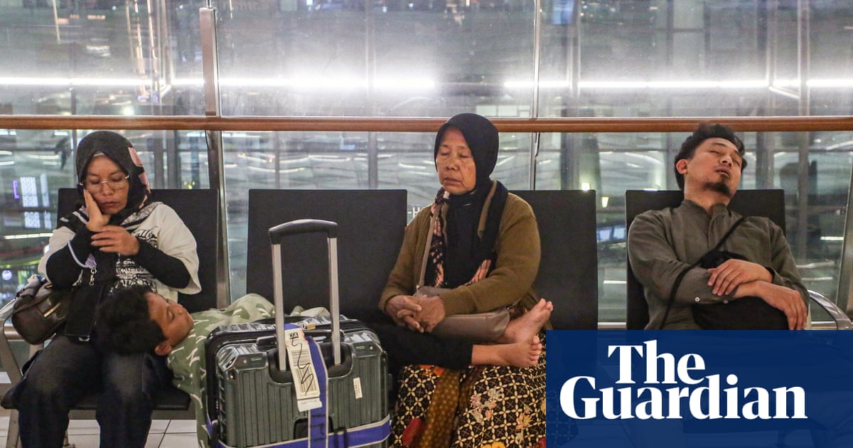 Volcanic ash cloud halts flights at Indonesia’s main international airport