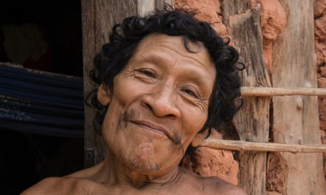Karapiru campaigned for the eviction of illegal loggers and ranchers from the Awá territories.