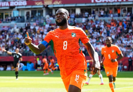 Franck Kessie celebrates scoring their first goal