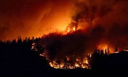 지난 8월 캐나다 웨스트 켈로나 언덕에서 산불이 발생했습니다.