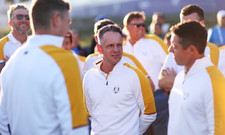 The European captain, Luke Donald, talks to his players