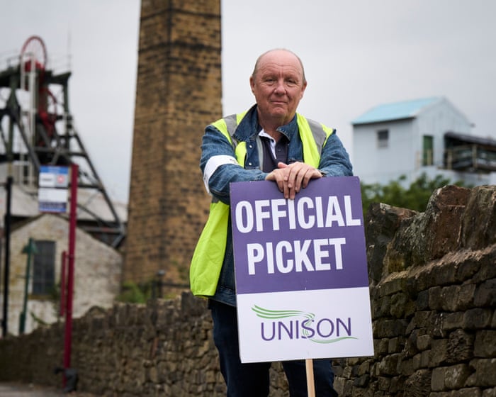 Miners from 1980s strikes return to picket line … at mining museum