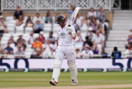 Jamie Smith acknowledges the crowd after reaching his fifty.