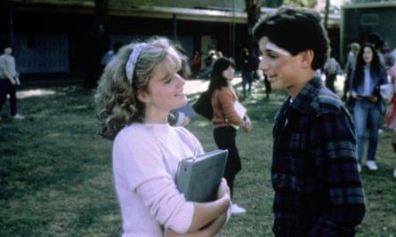 ELISABETH SHUE and RALPH MACCHIO in THE KARATE KID (1984). Credit: COLUMBIA PICTURES / AlbumW0Y1WK ELISABETH SHUE and RALPH MACCHIO in THE KARATE KID (1984). Credit: COLUMBIA PICTURES / Album