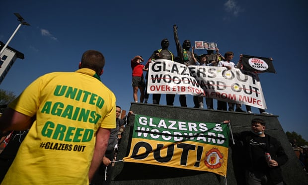 Supporters protest against Manchester United’s owners