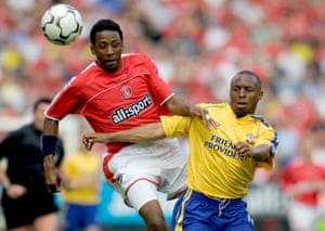 Jason Euell in action against Southampton in 2005, during his first spell as a Charlton player.