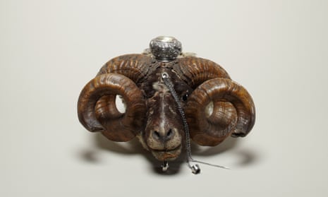 A ram’s head as the base of a snuffbox, made in Edinburgh c1881.