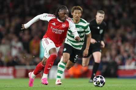 Eberechi Eze attacks against Sporting