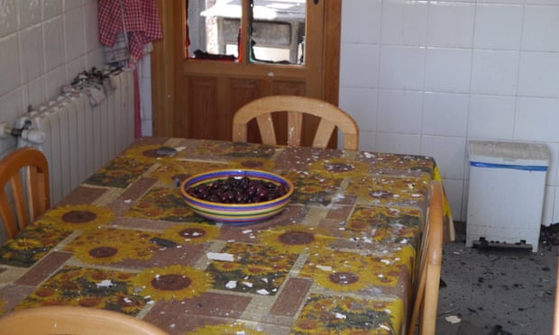 Un tazón de cerezas 'Milagroso' sobre la mesa en Torre Val di San Pedro parece no haber sido tocado por el fuego.