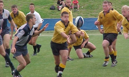 Mo Greene passes the ball against Navy, in the 2001 national Final Four.