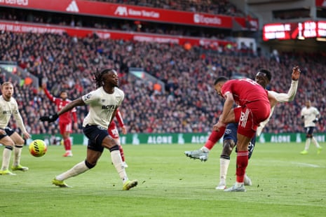 Cody Gakpo’s shot takes a deflection off Wan Bissaka before finding the net.