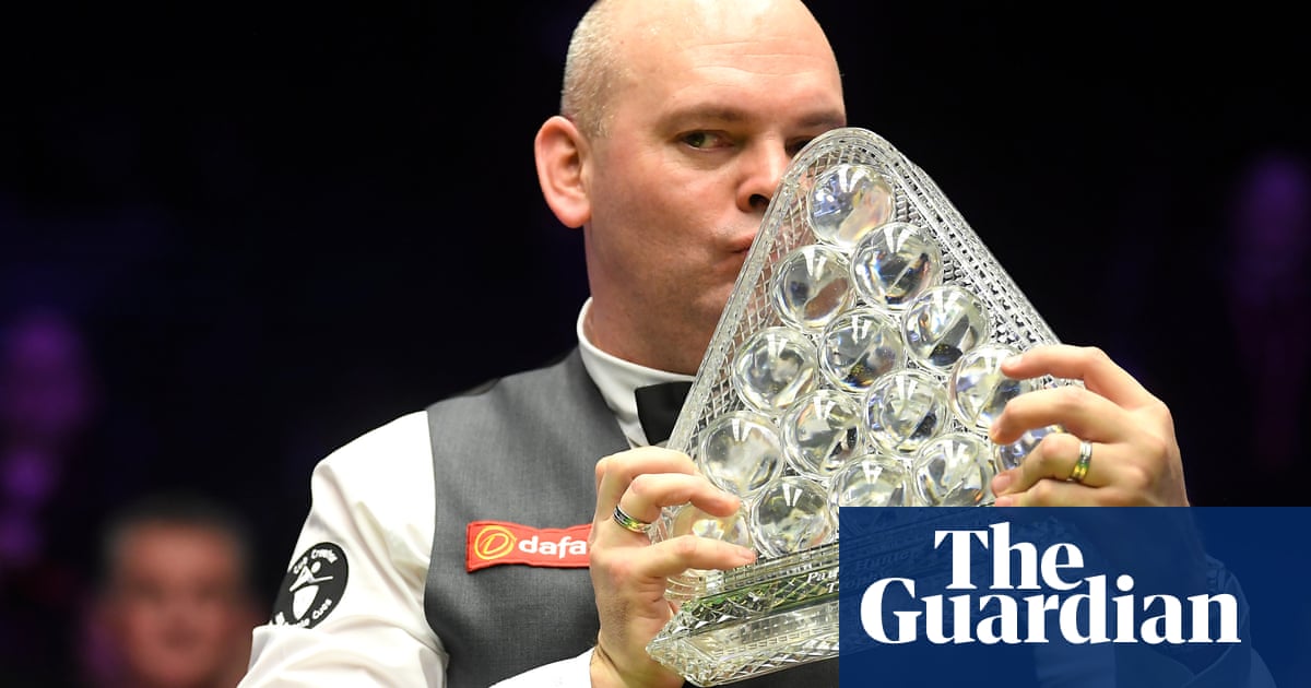 Whoopee cushion disrupts final before Stuart Bingham wins Masters snooker