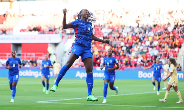 Kadidiatou Diani celebra su debut anticipado en el New York Stadium.