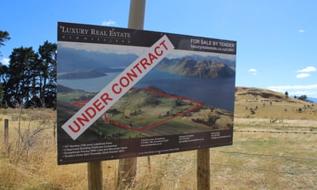 Luxury real-estate and land for sale on the Wanaka-Mt Aspiring Road.