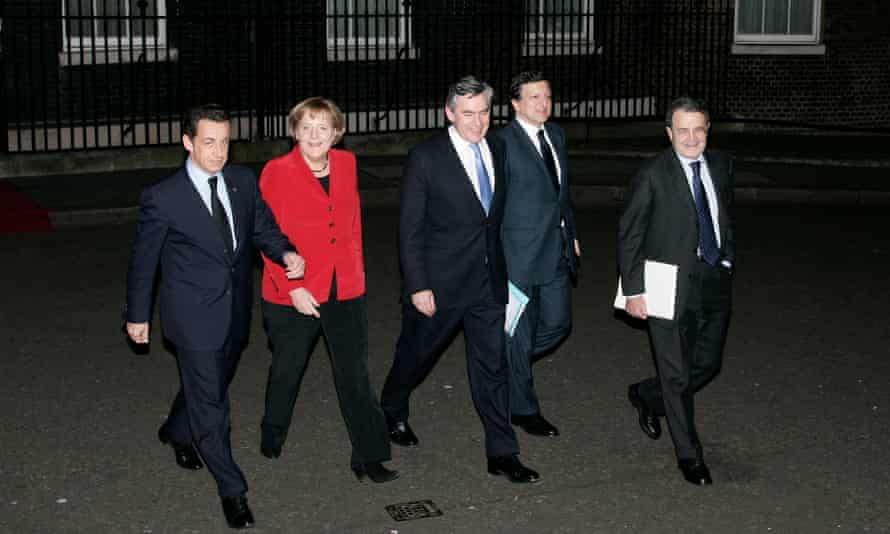 Sarkozy, Merkel, Gordon Brown, Barroso et Romano Prodi après une réunion à Downing Street en 2008 pour discuter de la crise financière.