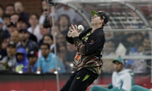 Smith drops a catch from Kohli