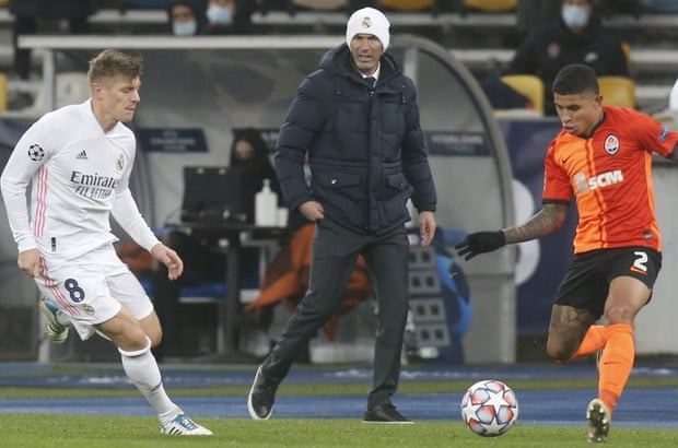 Zinedine Zidane looks on during last week’s defeat by Shakhtar Donetsk in Ukraine