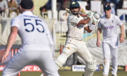 Will Jacks keeps Pakistan in check as England dig deep in search of lead | Pakistan v England 2022 5 Pakistan captain Babar Azam bats against England
