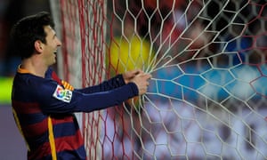 Lionel Messi scored his 300th and 301st Primera División goals but saw Luis Suárez missed a penalty after the pair’s controversial spot-kick routine last week.