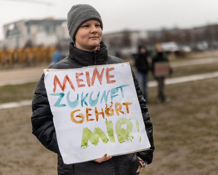 German MPs rubberstamp military service plan amid school pupil protests