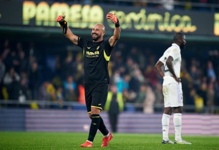 Pepe Reina celebrates victory against Real Madrid.