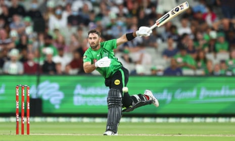 Glenn Maxwell was unbeaten after a devastating innings that propelled the Melbourne Stars to victory over Hobart in the BBL.