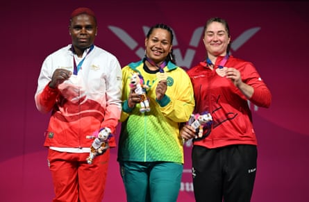 Eileen Cikamatana with her gold medal, flanked by Madias Ngake (left) and the bronze medallist Rose Beaudoin of Canada.