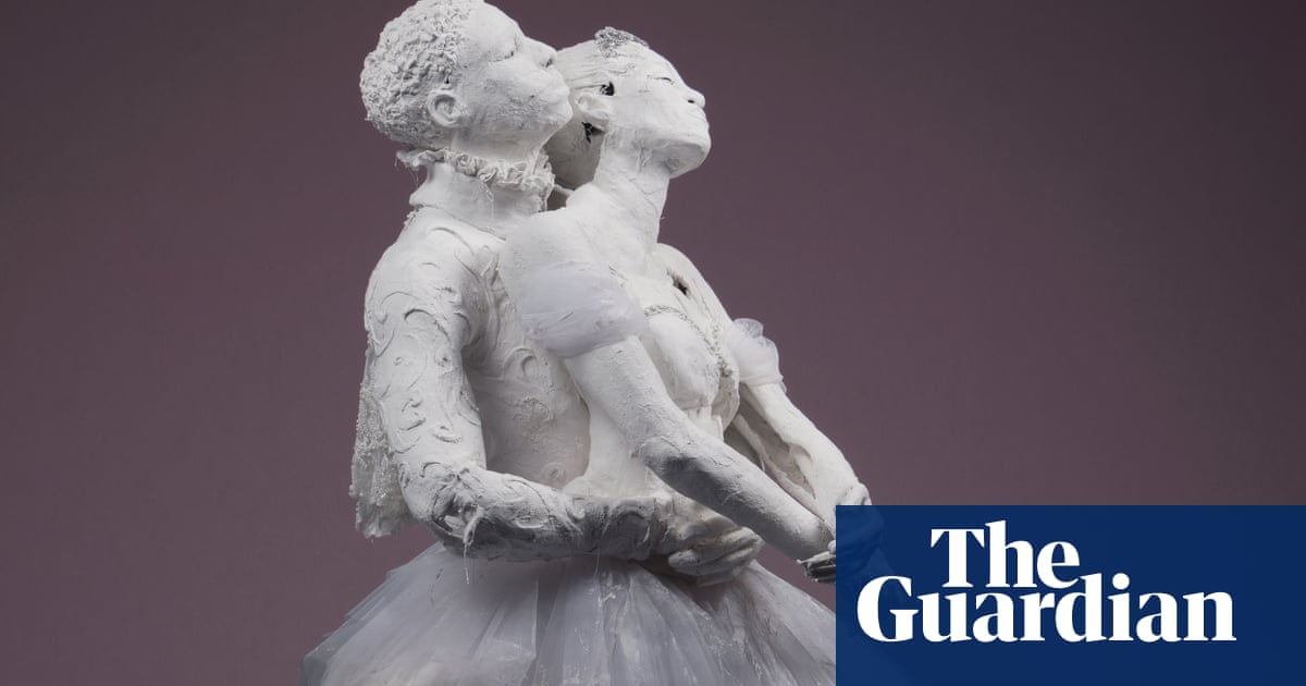 Скулптурите на Карън Дейвис очертават емоционалните и физически ефекти от