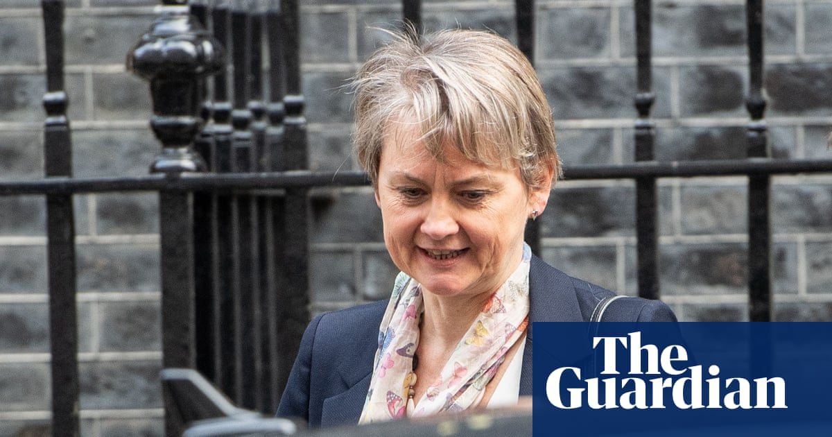 UK signs deal with Iraq to tackle people smugglers in Europe