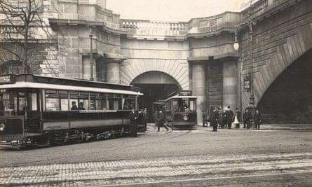 The Embankment entrance to the Kingsway tram subway in 1908