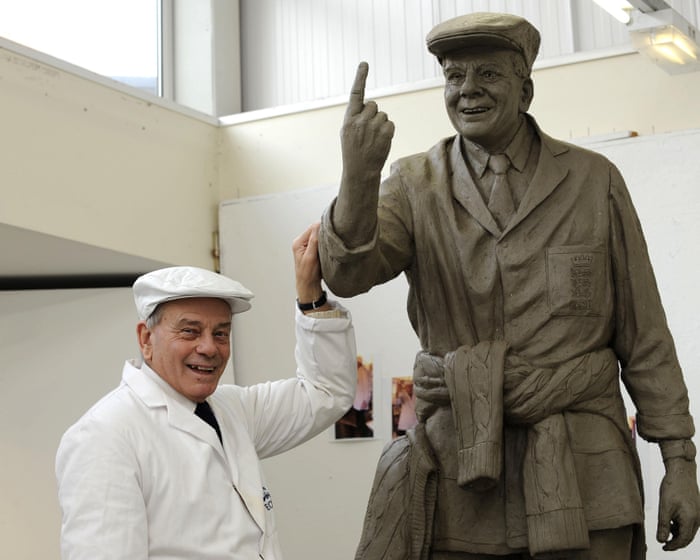 Legendary cricket umpire Dickie Bird dies aged 92
