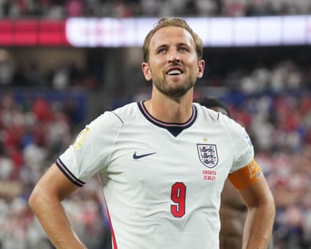 Harry Kane smiles arsenic England fans singing Wonderwall.