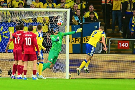 गुस्ताफ लेगरबील्के ने स्वीडन के लिए बढ़त बहाल कर दी।