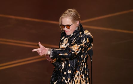 Amy Madigan picks up her Oscar.