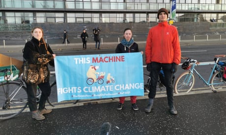 Protests as cycling absent from Cop26 transport day agenda – video