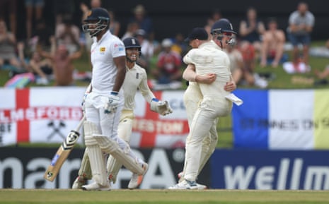 Ben Stokes congratulate Keaton Jennings who had deflected a shot by Dimuth Karunaratne which was caught by Foakes.