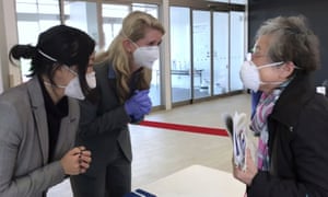 The Princess Cruises president, Jan Swartz, greets passengers from the Diamond Princess as they disembark after their quarantine on 20 February.