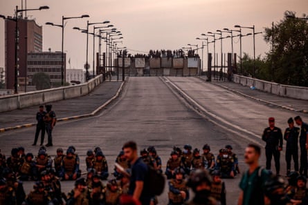 Iraqi security forces gather near al-Jumhuriya (Republic) bridge, which connects Tahrir Square to the high-security Green Zone, in the capital Baghdad on 25 October 2022, during a protest against the new government of new prime minister Mohammed Shia al-Sudani.