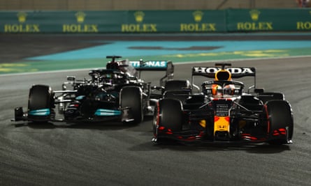 Max Verstappen leads Lewis Hamilton during the F1 Grand Prix of Abu Dhabi on 12 December 2021.