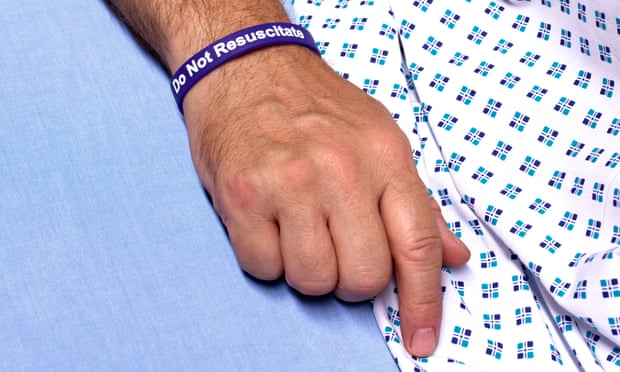 A hospital patient with a ‘do not resuscitate’ band