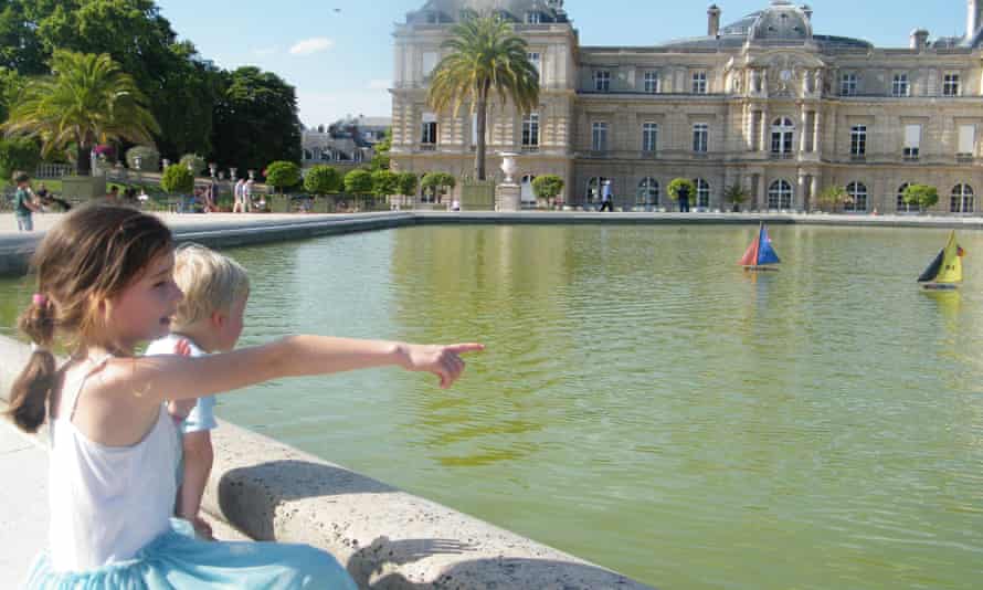 Sailboats in Jardin du Luxembourg.