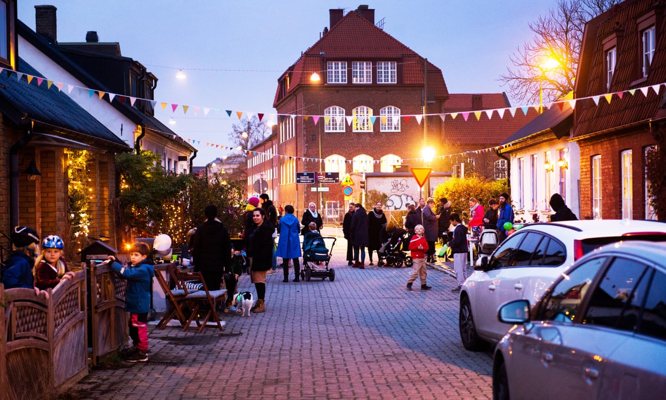 Residents of Rolfsgatan in Malmö organised a street party to raise morale after a bombing.