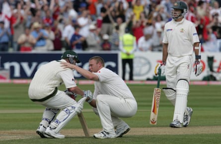 ANDREW FLINTOFF CONSOLES BRETT LEE AFTER ENGLAND’S VICTORY OVER AUSTRALIA IN THE 2ND TEST MATCH, EDGBASTON CRICKET GROUND, BIRMINGHAM. 07/08/05