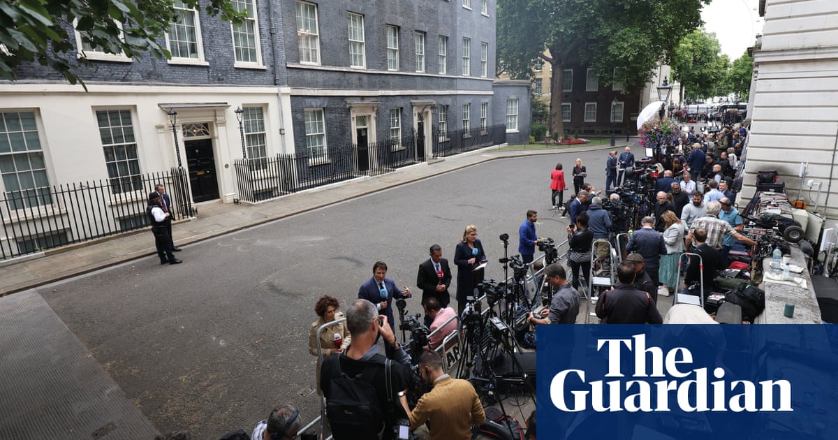 Boris Johnson embarks on last-ditch reshuffle
