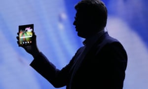 Samsung's Justin Denison shows a switchable smartphone.