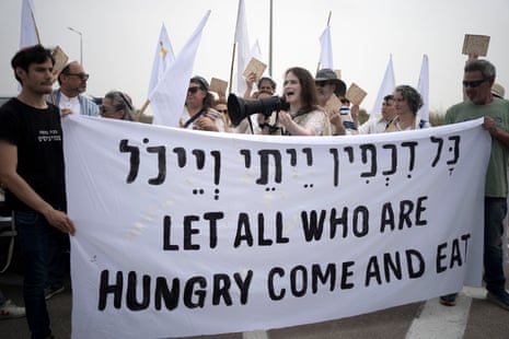 American and Israeli rabbis from Rabbis for Ceasefire hold matzoh for the Jewish holiday of Passover after they marched towards the Erez crossing to the Gaza Strip with food aid for Gaza civilians.